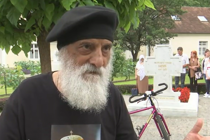 Grk u osmoj deceniji biciklom prešao put od Soluna do groba patrijarha Pavla: Zaslužio je ovu žrtvu