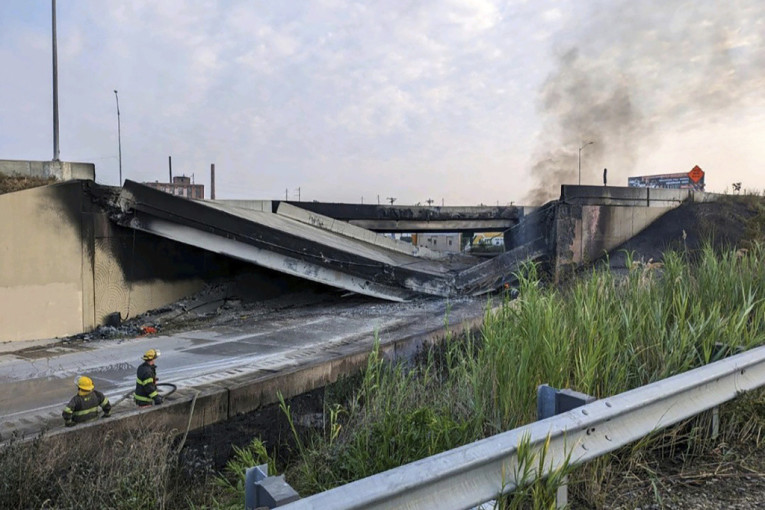 Obnova auto-puta će trajati nekoliko meseci: Srušio se most u Filadelfiji kada je eksplodirala cisterna (VIDEO)
