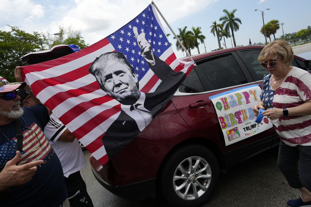Šta je sve Tramp rekao o optužnici protiv njega i da li ga čeka kontroverzna nagodba?