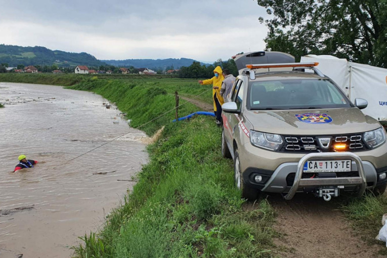 „Ovakva voda do sada nije bila": Sela poplavljena po četvrti put, odbranjeno 50 kuća u Sokobanji, ulice i putevi potopljeni