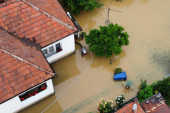 Haos u Čačku: Potopljeno desetine vozila, vrtić pod vodom "Ne možemo da izađemo napolje, vodena bujica nosi sve pred sobom" (FOTO)