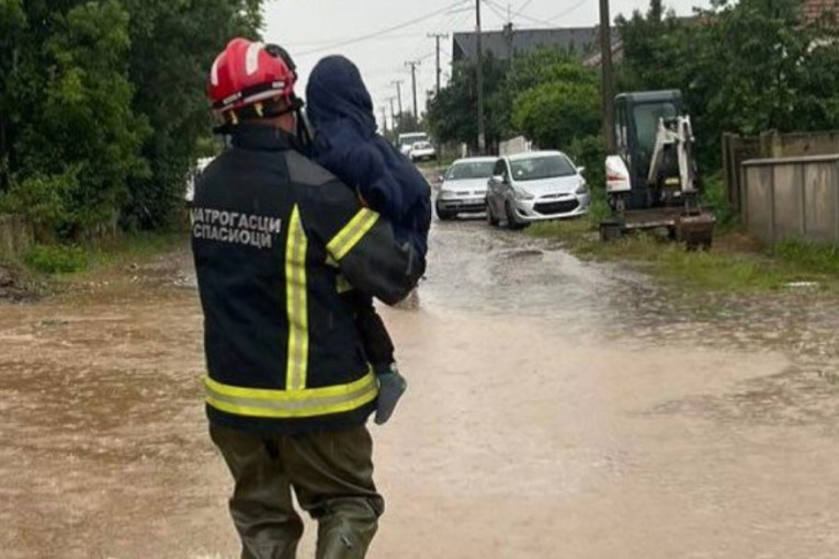 Proglašena vanredna situacija u 42 lokalne samouprave, evakuisano 125 osoba