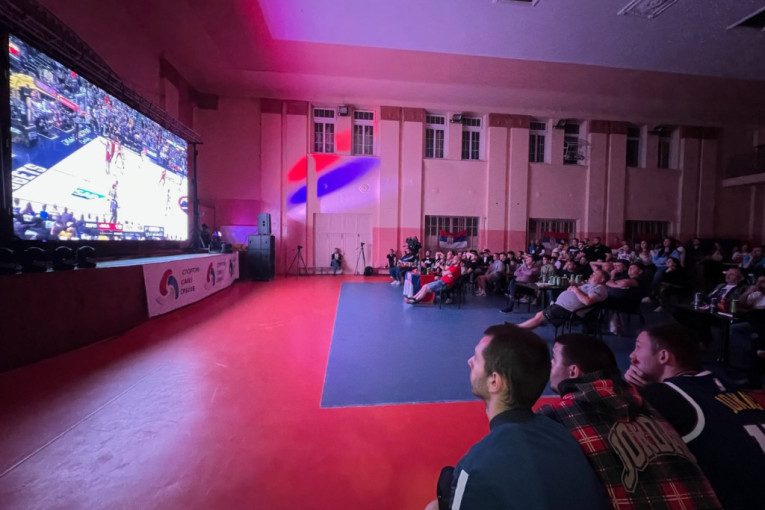 Ludnica u Somboru: Niko ne spava, a ni pola Srbije! 24sedam u rodnom gradu Nikole Jokića prati osvajanje titule NBA (Video/Galerija)