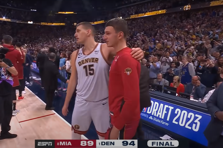 Scena koja je oduševila i najveće kritičare! Evo šta je Jokić prvo učinio nakon osvajanja titule! (VIDEO)