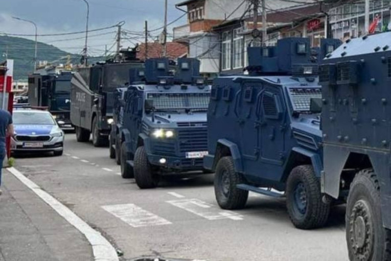 Povukla se oklopna vozila iz Bošnjačke mahale, specijalci razbijali kamere