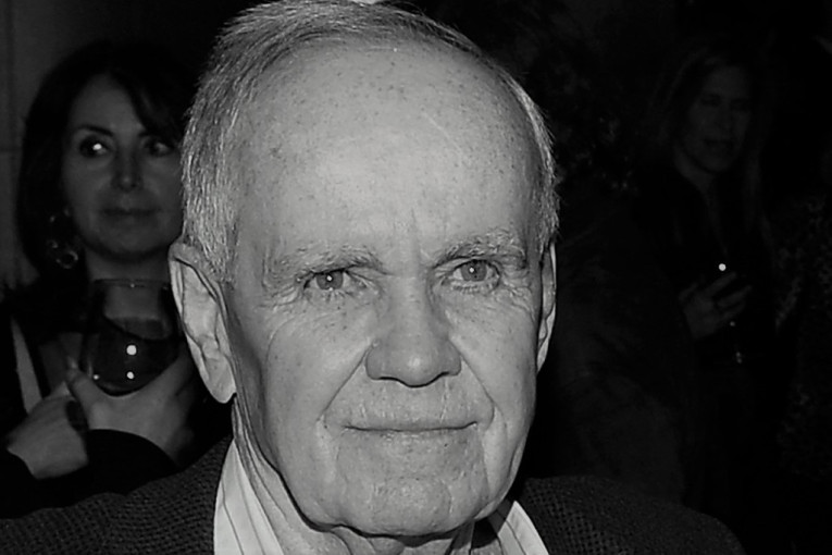 Preminuo pisac Kormak Makarti, autor čuvenog romana „Nema zemlje za starce“