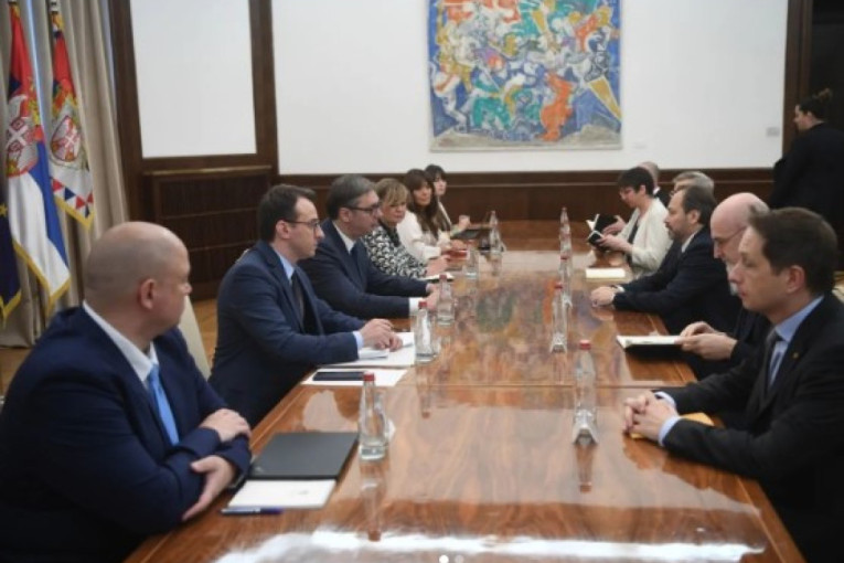 Oglasio se Vučić o sastanku sa ambasadorima Kvinte: Odlučio sam da ne kažem nijednu reč