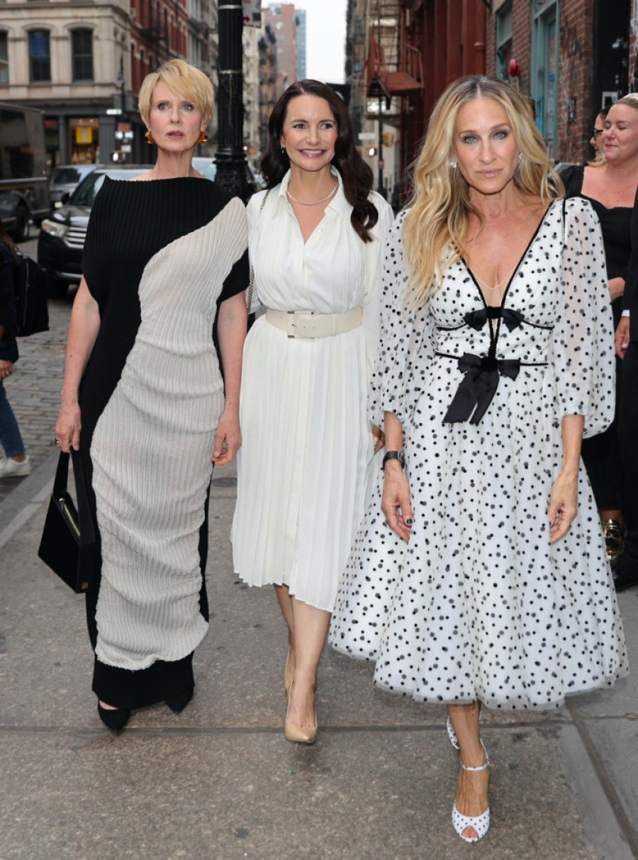 Modni spektakl na veliku godišnjicu: Junakinje "Seksa i grada" prošetale u crno-belom izdanju