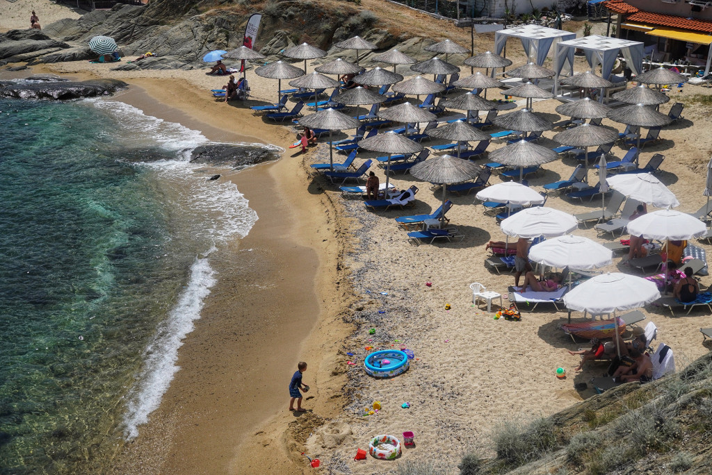 "Ukoliko ideš na odmor sa ljubavnicom, sve napisano ne važi": Legendarna priča o porodičnom letovanju u Grčkoj i danas je hit