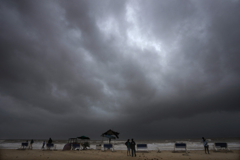 Ciklon pogodio Indiju i Pakistan: Evakuisano više od 180.000 ljudi, mnogi gradovi u mraku