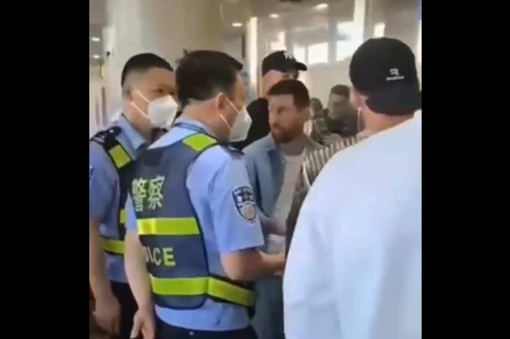 Mesi tek stigao u Kinu i već naljutio domaćine! Zbog jednog pitanja je nastao haos na aerodromu (VIDEO)