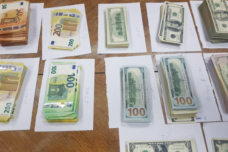 Nemački i turski državljani uhapšeni na Kelebiji zbog sumnje na pranje novca: Pregledom auta pronađeni američki dolari, evri, funte, marke