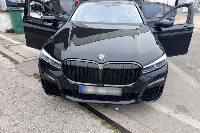 Nemački i turski državljani uhapšeni na Kelebiji zbog sumnje na pranje novca: Pregledom auta pronađeni američki dolari, evri, funte, marke