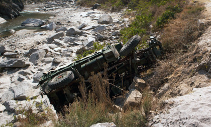 Srušio se most u sekundi: Kamion propao u reku, sela kod Ključa ostala odsečena