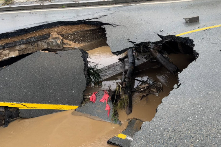 Apokaliptične slike iz Adrana, potopljeno i Arilje - u ovoj opštini proglašena vanredna situacija (FOTO)