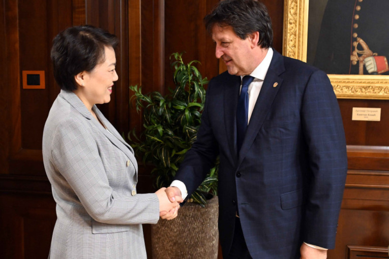 Ministar Gašić sastao sa ambasadorkom Narodne Republike Kine Čen Bo