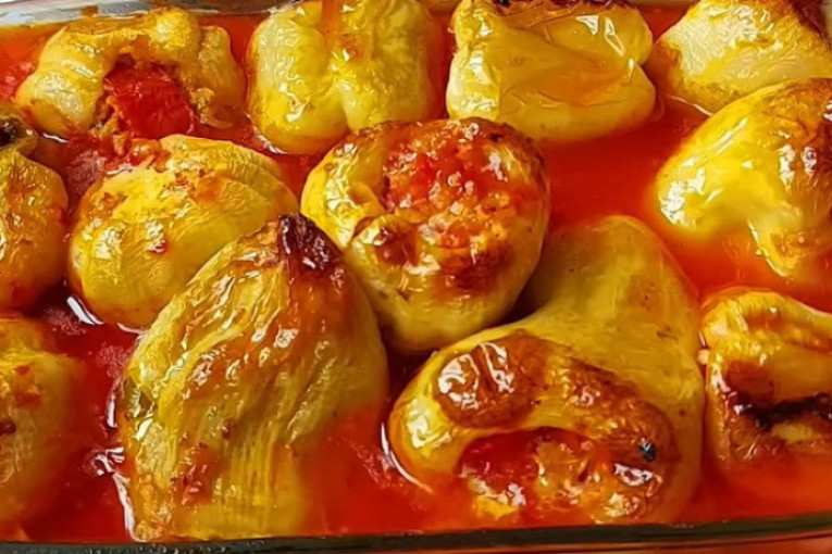 Recept dana: Punjena paprika iz rerne, baš onako kako su je naše bake spremale za nedeljni ručak
