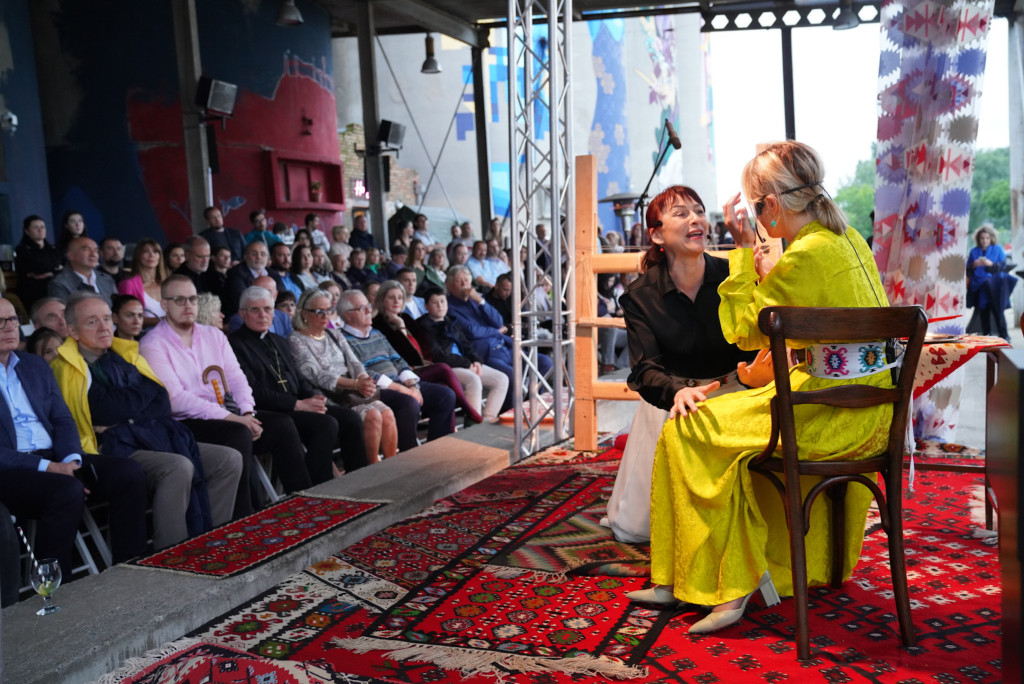 Osetite magiju pirotskih ćilima u Silosima: Čarobne šare neprevaziđenih majstora (FOTO)