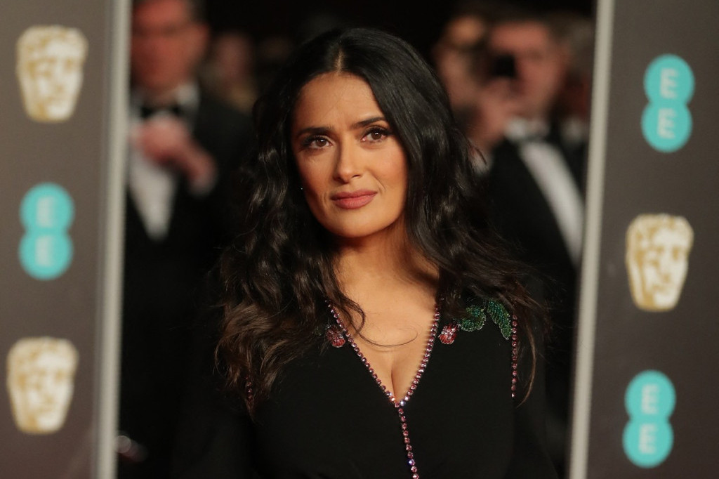 Izvajano telo u šestoj deceniji! Salma Hajek se skinula i pokazala svoje obline (FOTO)