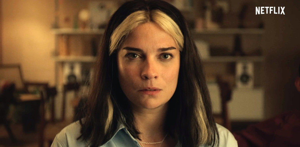 Salma Hajek glumi samu sebe: Problematična starleta, depresivna prodavačica i astronaut u kontroverznoj seriji (FOTO/VIDEO)