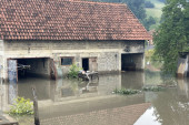 Hitna odluka vlade o poplavljenim područjima: Proglašena elementarna nepogoda u 56 gradova i opština
