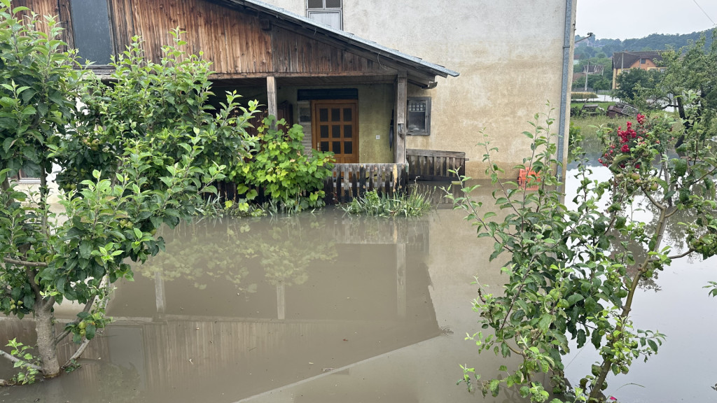 Hitna odluka vlade o poplavljenim područjima: Proglašena elementarna nepogoda u 56 gradova i opština