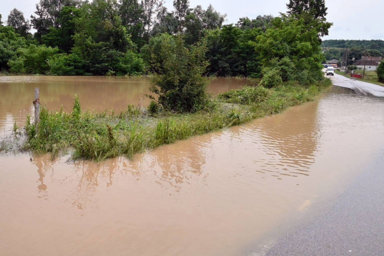 Opasnost od poplava na nekoliko reka: Snažan ciklon donosi oluje Srbiji ali i do 100 litara kiše