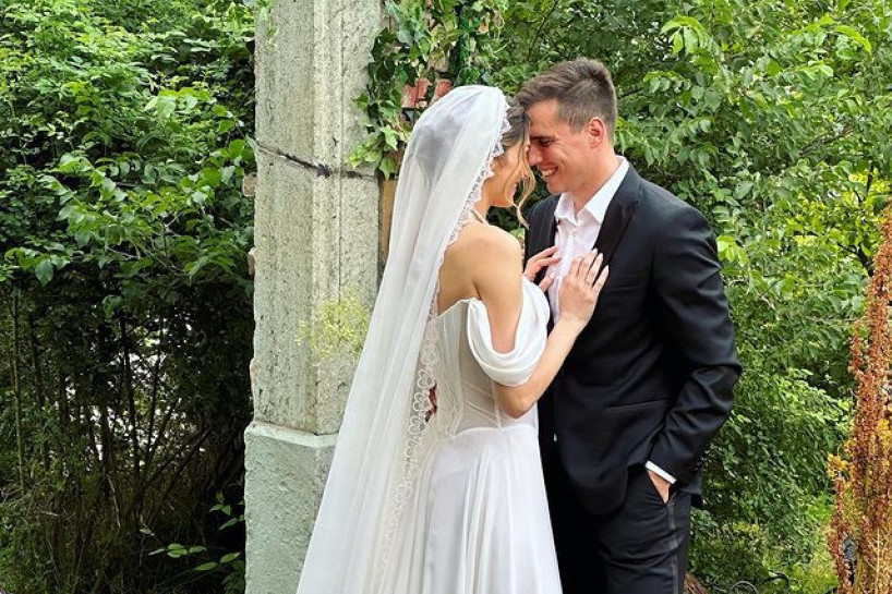 Anđela Jovanović na svadbi vikala iz petnih žila, a tokom samog venčanja doživela peh (FOTO/VIDEO)