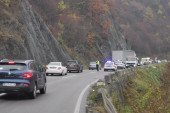 Teška saobraćajna nezgoda u tunelu Sozina: U lančanom sudaru učestvovalo pet vozila!