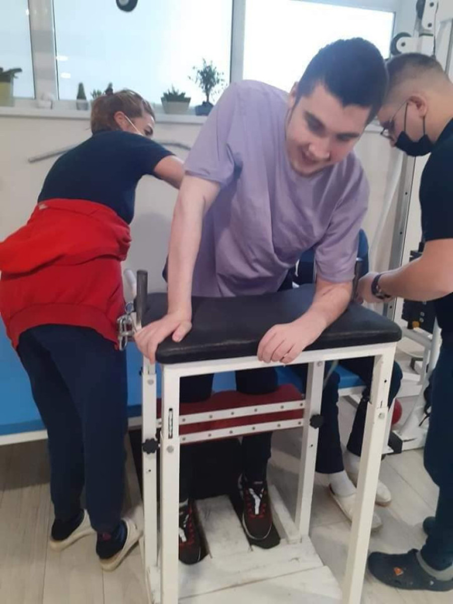 Vasilije pao sa 4. sprata, zakačio granu i preživeo, ali je ostao nepokretan: "Bez obzira na sve, ne gubim nadu u svoj oporavak"