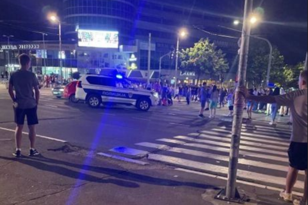 Teška saobraćajna nesreća u Beogradu: Pokosio devojke dok su prelazile pešački prelaz, jedna prevezena na reanimaciju