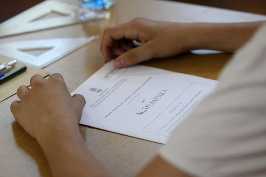 Danas matematika, sutra maternji i izborni: Počeo probni završni ispit za đake!