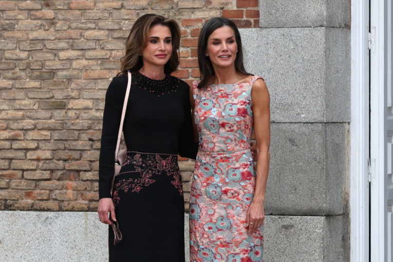 Modni dvoboj bez pobednika: Kraljica Ranija i kraljica Leticija srele su se u Madridu, a modni svet je zastao na trenutak (FOTO)