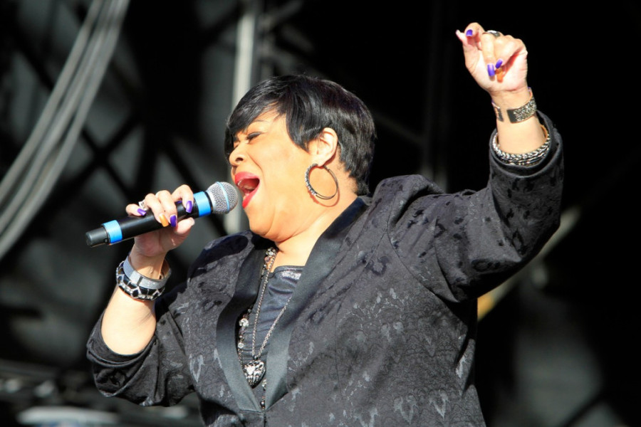 Ona peva „Everybody dance now"! Na sceni je pet decenija, a krali su je, krili zbog kilaže: Još nosi titulu najpoznatije nepoznate pevačice!