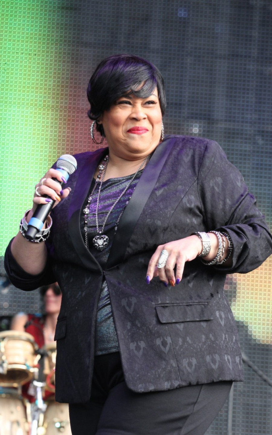 Ona peva „Everybody dance now"! Na sceni je pet decenija, a krali su je, krili zbog kilaže: Još nosi titulu najpoznatije nepoznate pevačice!