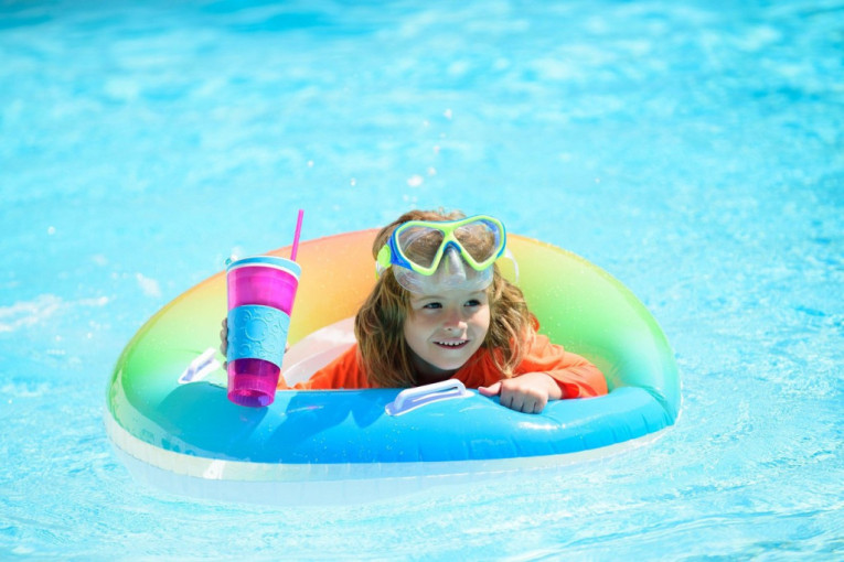 Instruktorka plivanja apeluje na roditelje: Nikako deci ne oblačite kupaći ove boje, pitanje je života