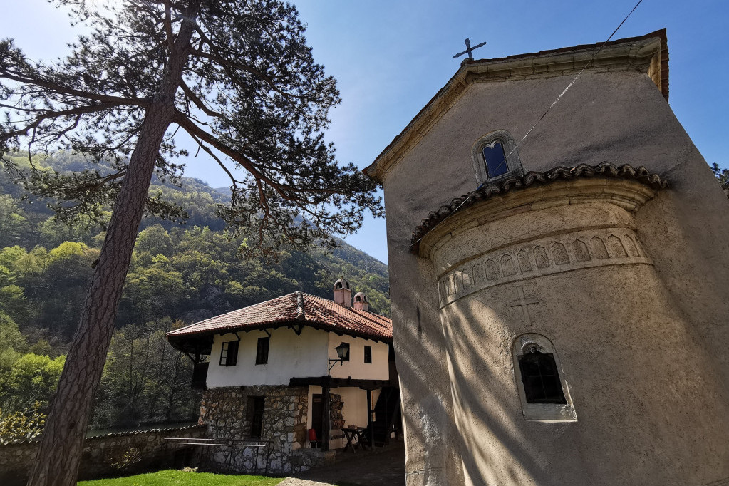 Dva sina Miloša Obrenovića sahranjena su u manastiru Nikolje: Tragična sudbina dece velikog srpskog vladara (FOTO)