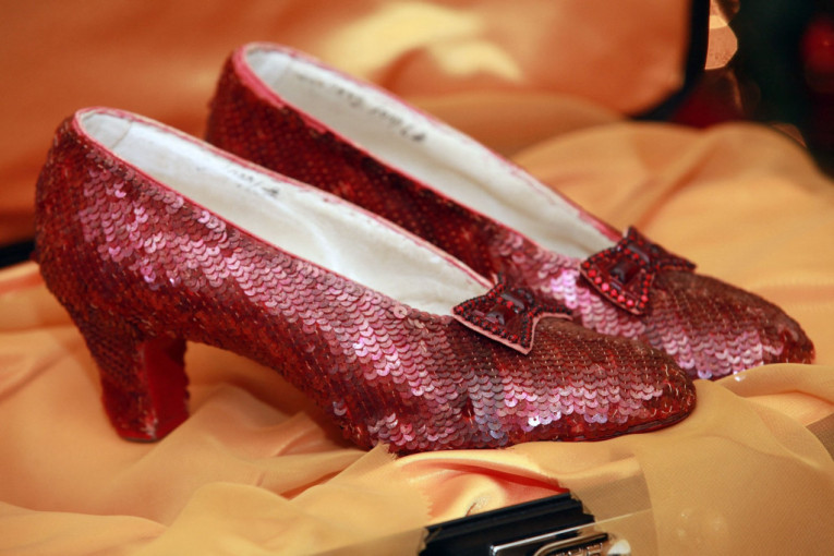 Kultne crvene cipele Doroti iz Oza kreću na turneju: Najvažniji rekvizit u istoriji Holivuda (FOTO)