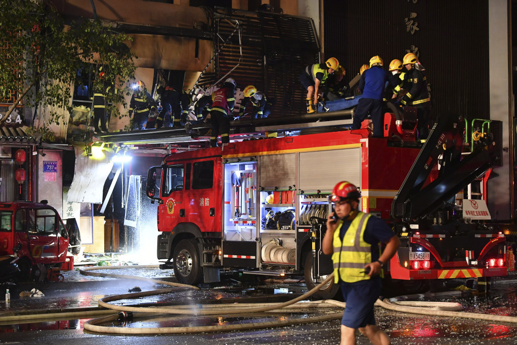 U Londonu evakuisana ulica nakon urušavanja zgrade: Potraga za preživelima u toku (FOTO)