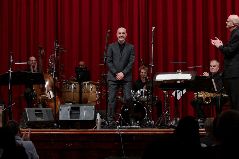 Vasil Hadžimanov proslavio 30 godina karijere: Veče prepuno emocija i dobre muzike (FOTO)