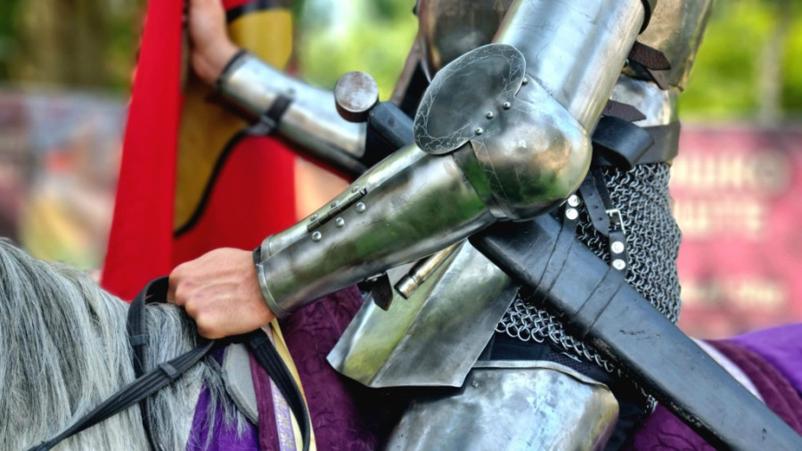 Na ustaničkom brdu Ljubić niče srednjovekovno selo: Istorija se ne uči samo u knjigama, već mora i da se doživi! (FOTO)