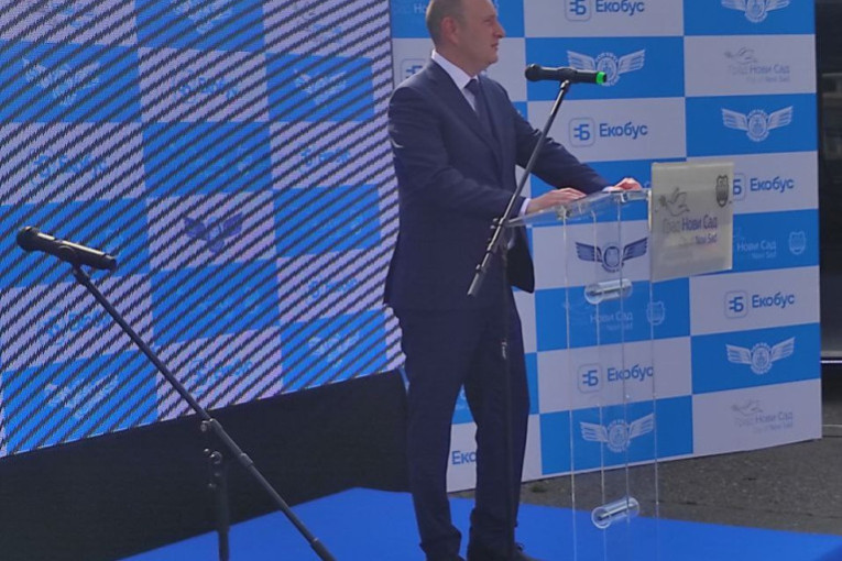 Novi Sad ne staje sa ulaganjima, stiglo novih 10 električnih autobusa! Đurić: Izuzetno su tihi i ne zagađuju životnu sredinu (FOTO)