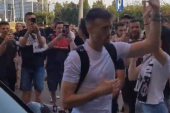 Partizanovci stigli u Arenu, ali su Grobari imali poseban doček za jednog košarkaša (VIDEO)
