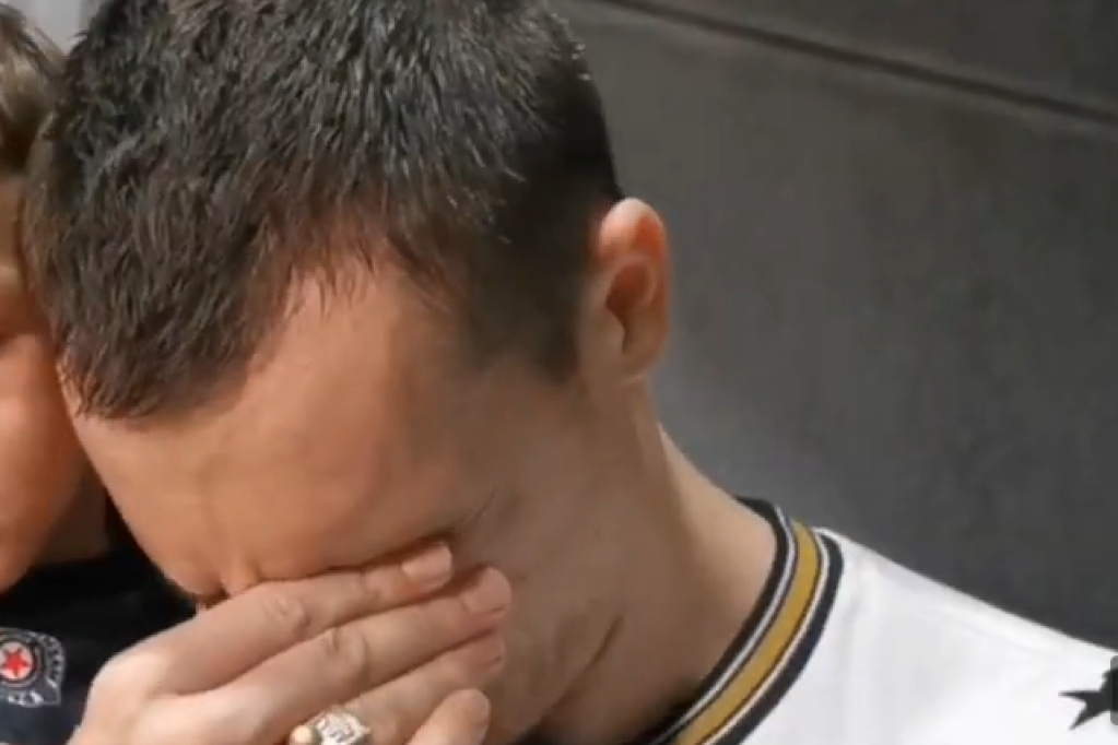Anđušić se rasplakao! Držao sina u naručju, a onda i pustio suzu zbog Partizanove titule (VIDEO)
