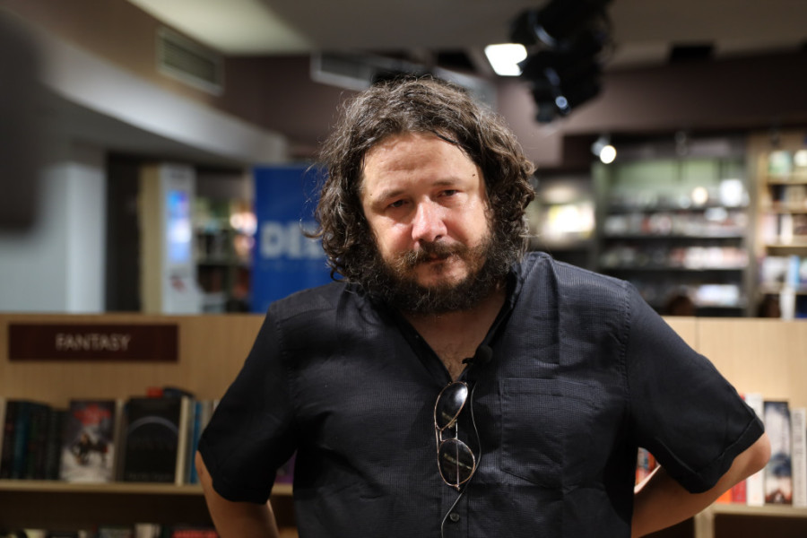 Muharem Bazdulj objavio novi roman: Ratovi i raspad Jugoslavije, Tolstoj i Brus Springstin