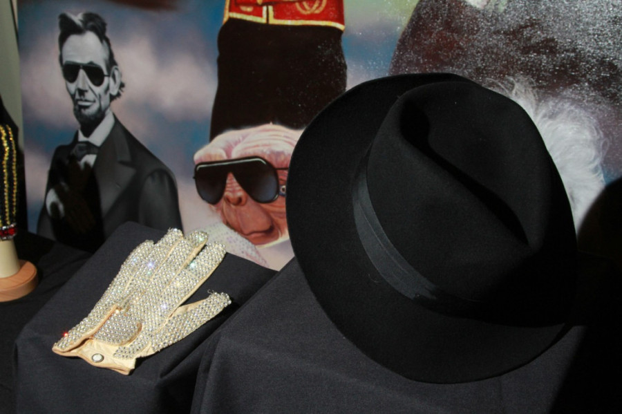 Šešir koji je Majkl Džekson nosio kada je prvi put izveo "moonwalk" na aukciji: Šokantna procena (FOTO)