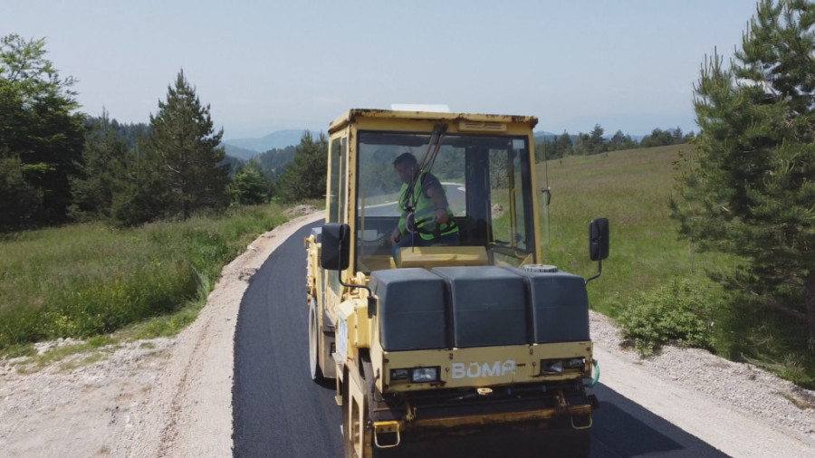Put vredan suvog zlata: Radovi na izgradnji saobraćajnice od Mokre Gore do Mitrovca na Tari u punom jeku (FOTO)