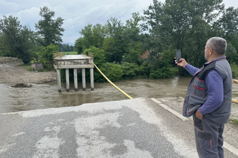 Najtužnija slika poplava u Srbiji: Više od godinu dana trebaće da se izgradi novi most preko Zapadne Morave u selu Mrčajevci