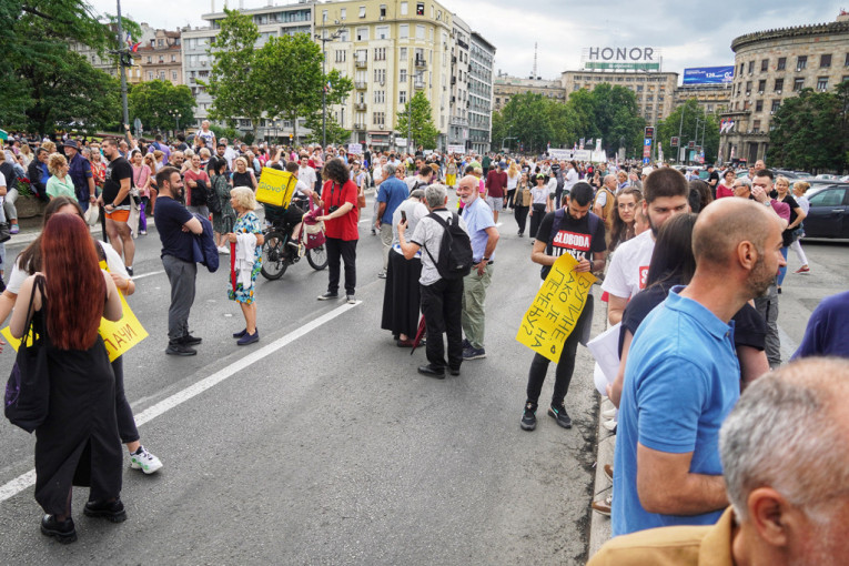 Završeni politički protesti: Debakl opozicije širom Srbije, znatno manje okupljenih nego prošle sedmice (FOTO/VIDEO)