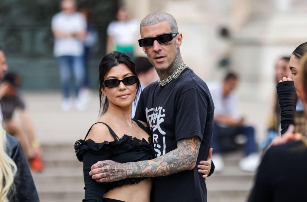 Trudna Kortni Kardašijan sa mužem na skrivenoj lokaciji: Pogled na okean ostavlja bez daha, u ovom luksuzu uživaju (FOTO)